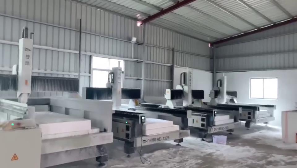 客户的保丽龙泡沫雕刻机加工工厂现场